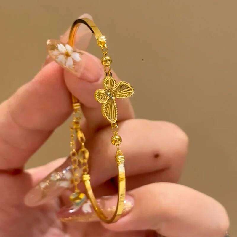 Korean Light Luxury Shiny Zircon Golden Butterfly Bracelet for Women Elegant Bangle Party Banquet Charm Wedding Jewelry Gift Z260313