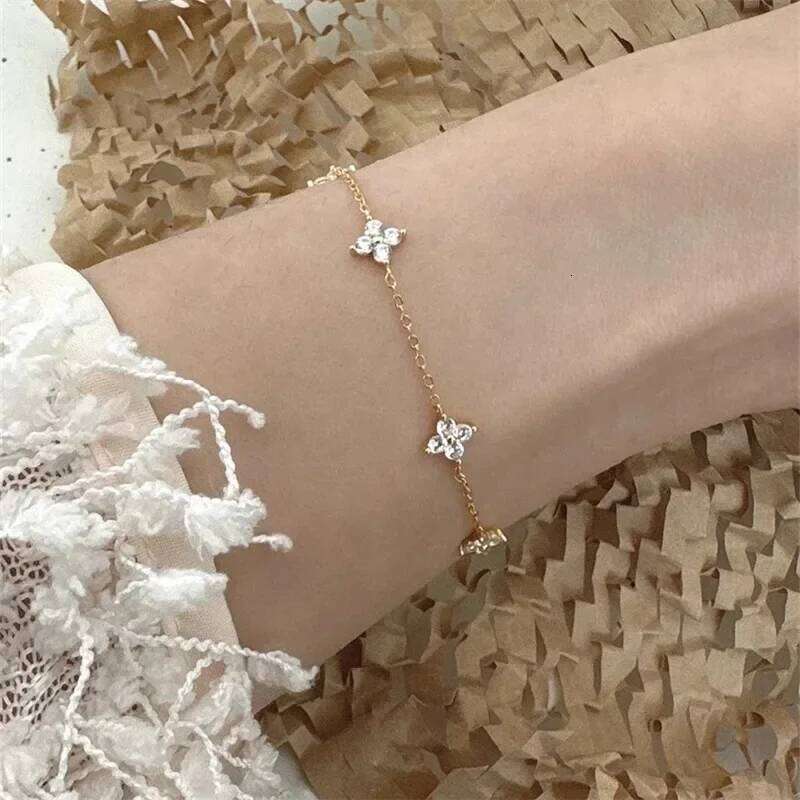 New Crystal Flower Stainless Steel Bracelets For Women Fashion Korean Style Adjustable Chain Bracelet Anniversary Jewelry Gifts Z260313