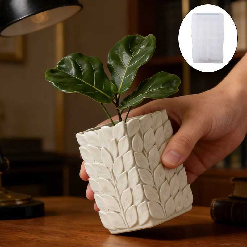 Leaf-patterned silicone molds are easy to unmold making it easy to create sophisticated scented candle jars for home dcor han Y260314