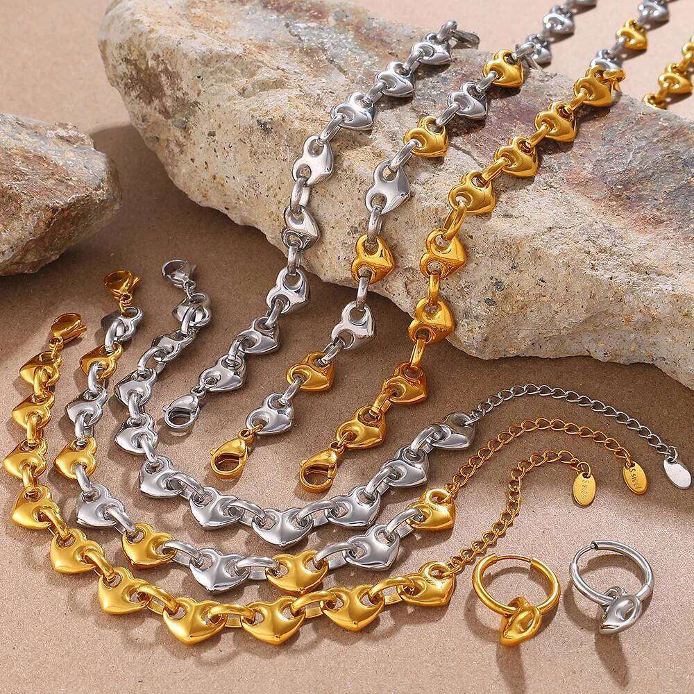 4pcs Elegant Vintage Jewelry Set for Women Heart Hollow Out Necklace Luxury Golden Choker Bridal Wedding Earrings Party Z260313