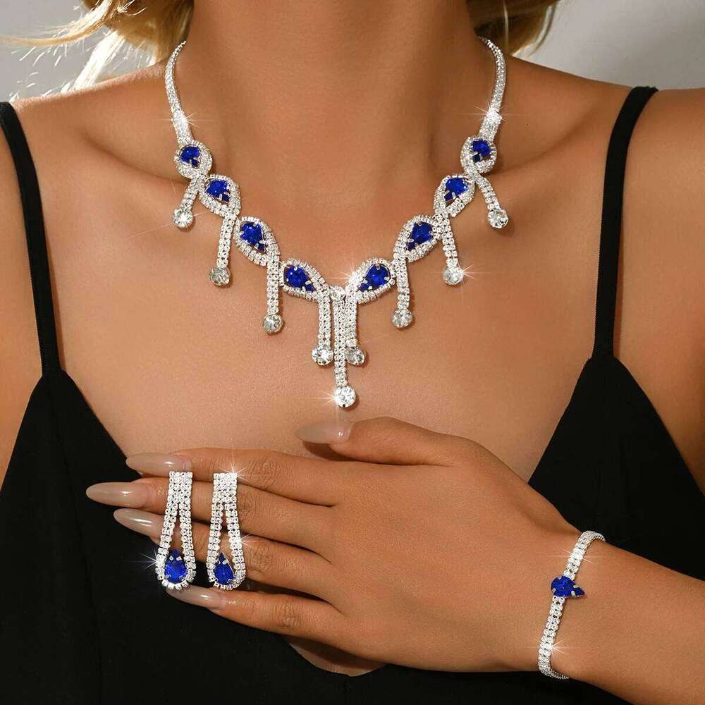 Bestselling exaggerated high-end Korean version full diamond retro necklace bracelet three piece set Z260313