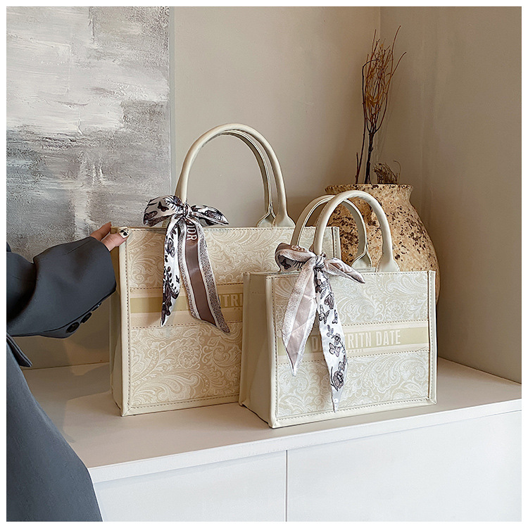 New Trendy Embroidered Tote Bag For Women Fashion Commute Handbag Underarm Shoulder Bag 2026
