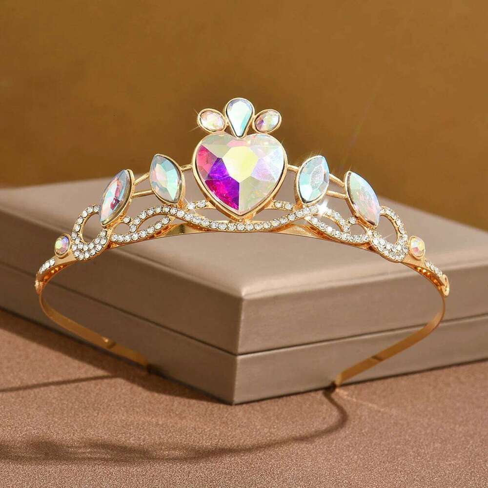 Ladies' fashionable and minimalist design, heart-shaped horse eye elegant crown necklace, earrings, jewelry set Z260313