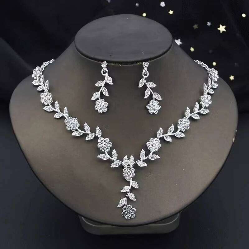 3 Pcs Sweet Jewelry Exquisite Rhinestone Pendant Banquet Party Women Fashion Romantic Crystal Necklace Earring Accessory Set Z260313