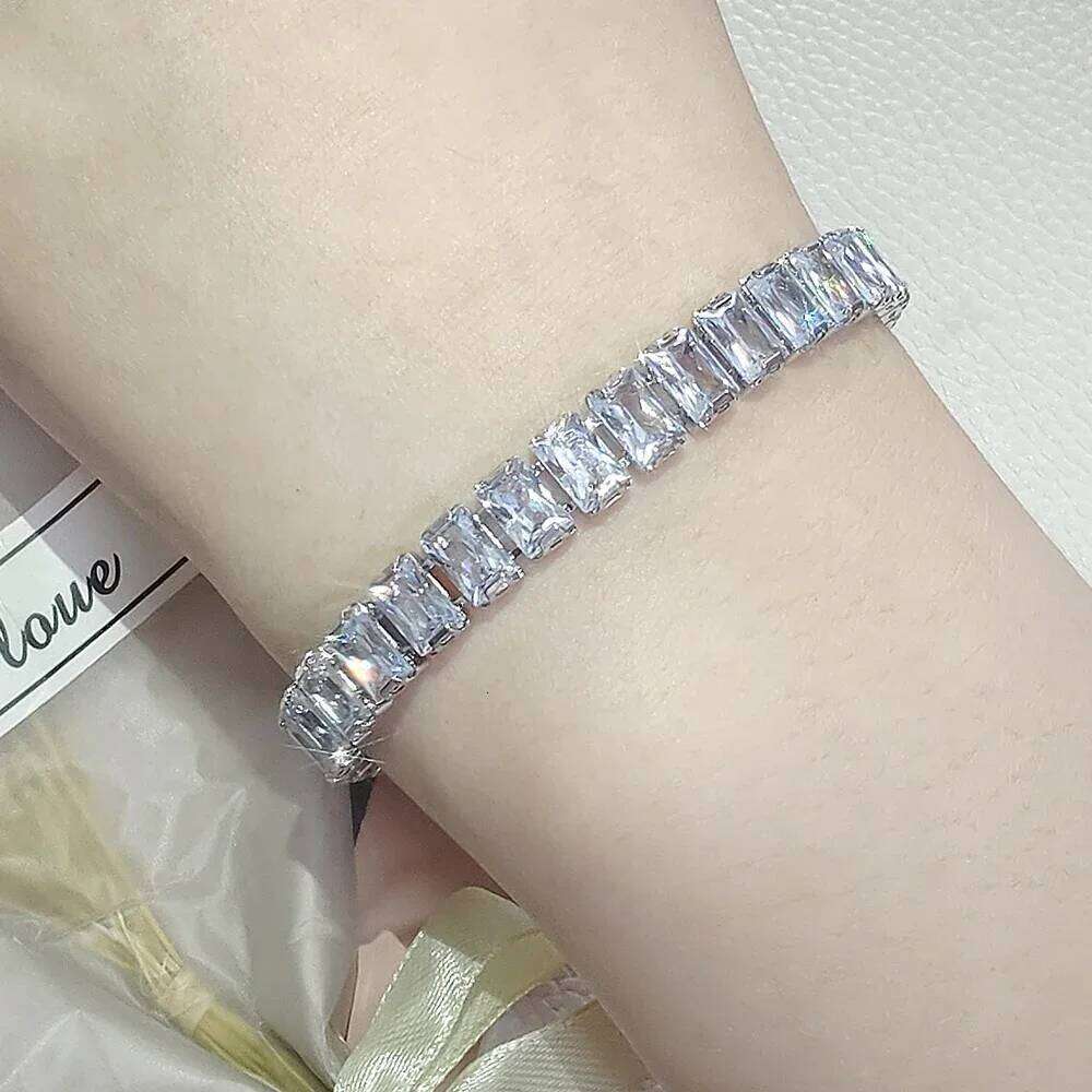 2025 New Arrival Fashion Luxury Silver Color Bracelet Bangle for Women Valentine's Day Gift Jewelry Wholesale S8257 Z260313