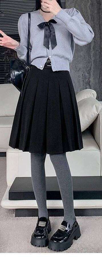 College Style Pleated for Women in Autumn and Winter 2025 New High Waisted A-line Mid Length Skirt with Woolen Knees Z260314