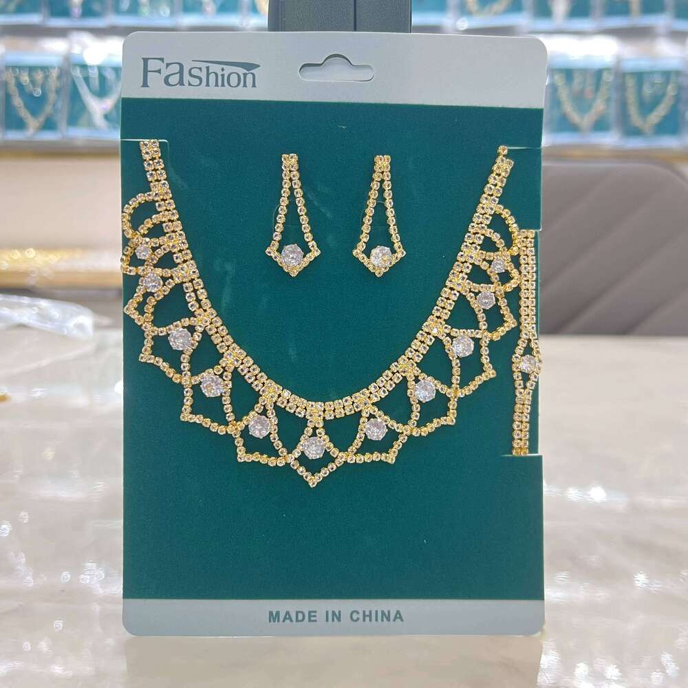 Ladies' temperament, super sparkling geometric hollow design, jewelry set suitable for weddings, gatherings, and holiday gifts Z260313