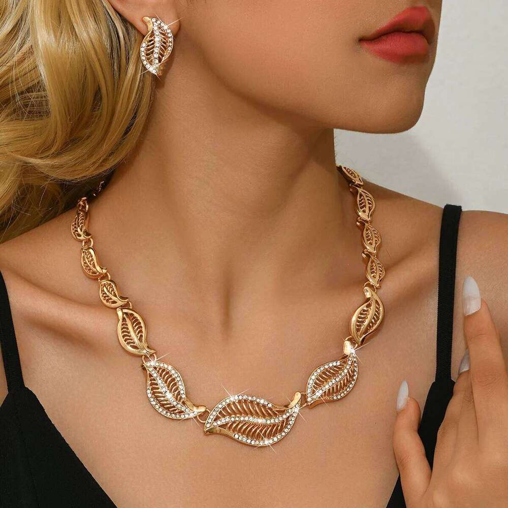 Gentle French style simple and atmospheric sparkling necklace earrings two-piece set with a hundred matching accessories Z260313