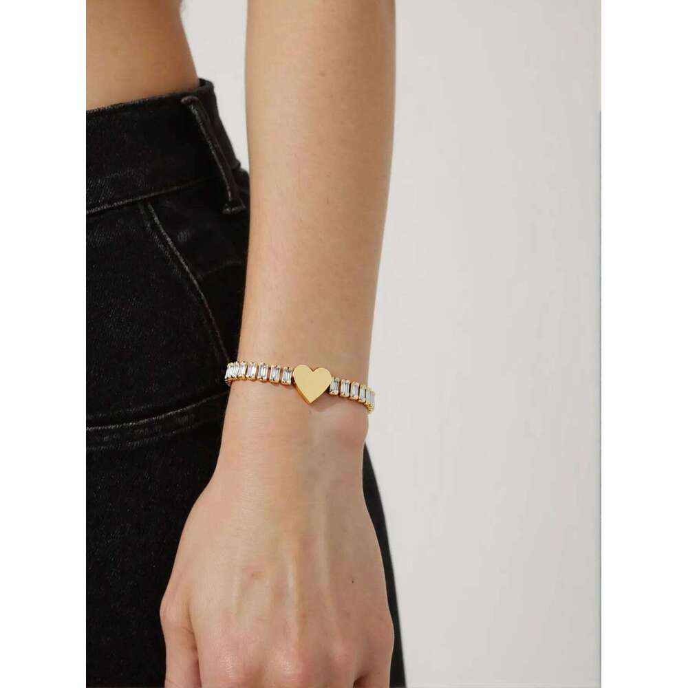 A light luxury stainless steel InS-style zircon heart-shaped letter bracelet with 26 English letters as a fashionable accessory Z260313