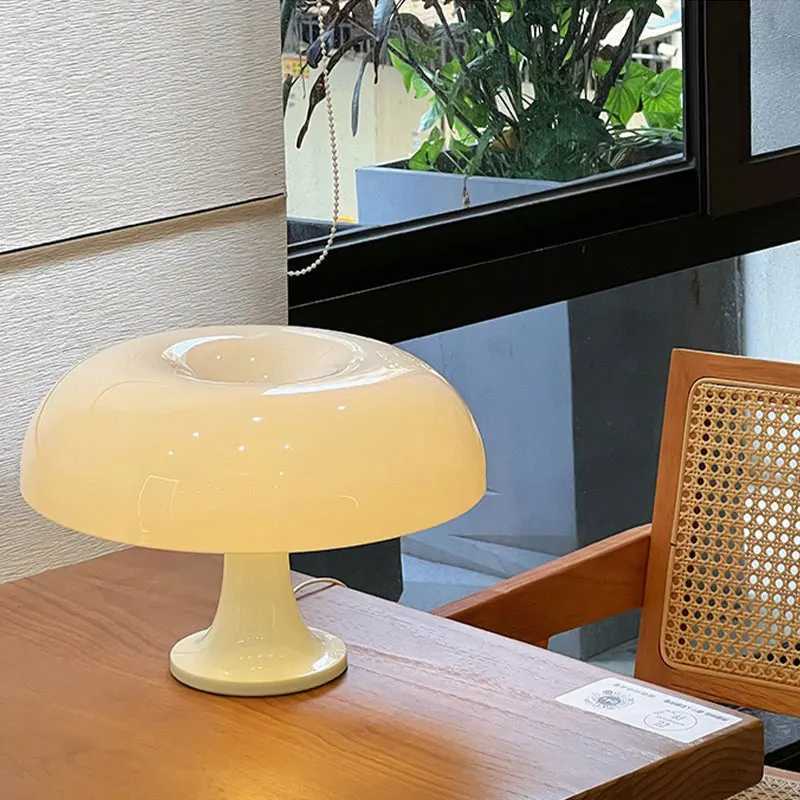 Led Mushroom Table Lamp Modern Minimalist Desk Lamp USB Powered Three-Color Dimming Suitable for Hotel and Bedroom Lighting Y260314