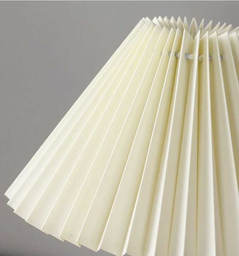 Nordic Retro Ceramic Desk Lamp Pleated Bedside Lamp Imitating Wood Grain Ins Decorative Atmosphere Small Night Light Y260314