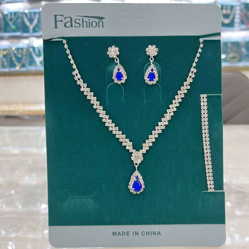 4-piece fashionable women's set with claw chains, rhinestones, necklaces, earrings, bracelets, gorgeous jewelry accessor Z260313