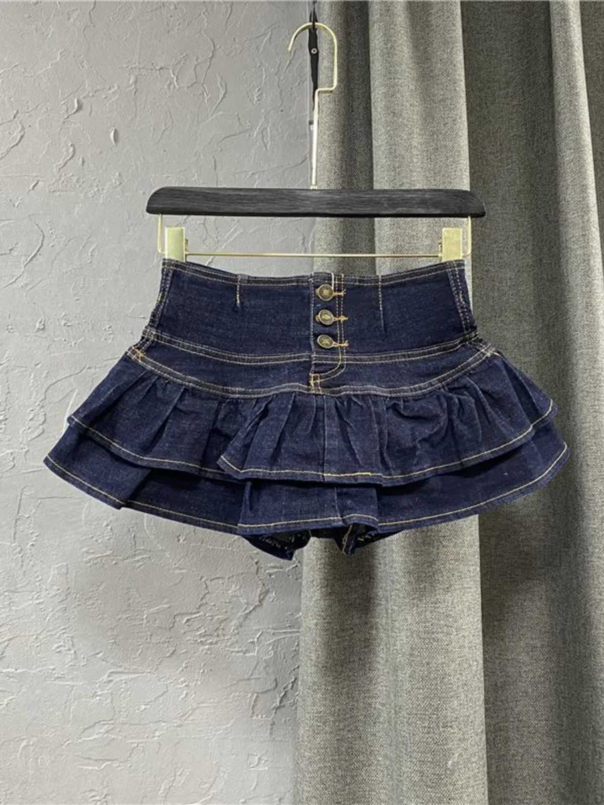 Korean Sle High Waist A-Line Skirt Single Button Embellied ort Denim Skirt Spring Summer New Arrival Womens Skirt M260314