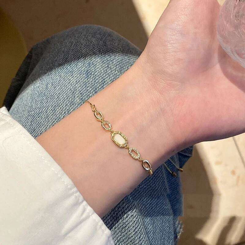 2023 New Luxury Zircon for Women Elegant Versatile Square 18K Gold Plated Adjustable Bracelet Party Jewelry Gift Z260313