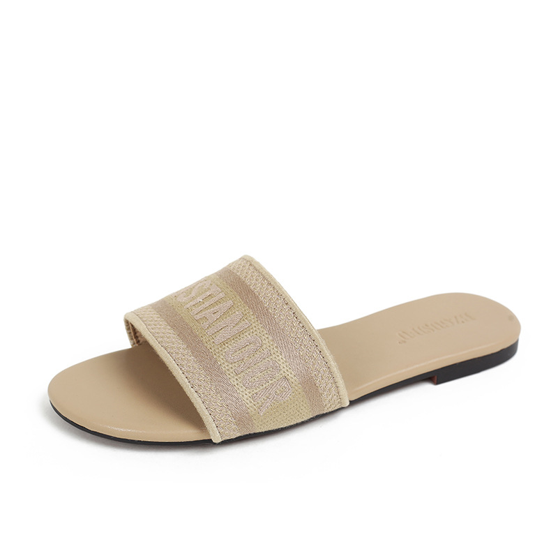 HZGUSIFU Free Shipping 2026 Summer New Casual Fashion Designer Flat Slippers Fashionable and Versatile Beach Shoes for Women