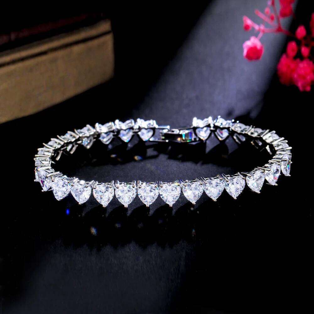 CWWZircons Chic Love Heart Shape Cubic Zirconia Stone Wedding Engagement Tennis Bracelet for Women Classic CZ Jewelry Gift CB293 Z260313