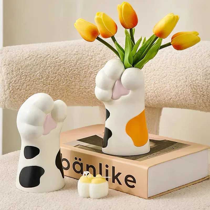 Cats Paw Resin Vase Ceramic Flower Pot Suitable for Desktop Flower Arrangement Pen Holder Makeup Brush Storage Y260314