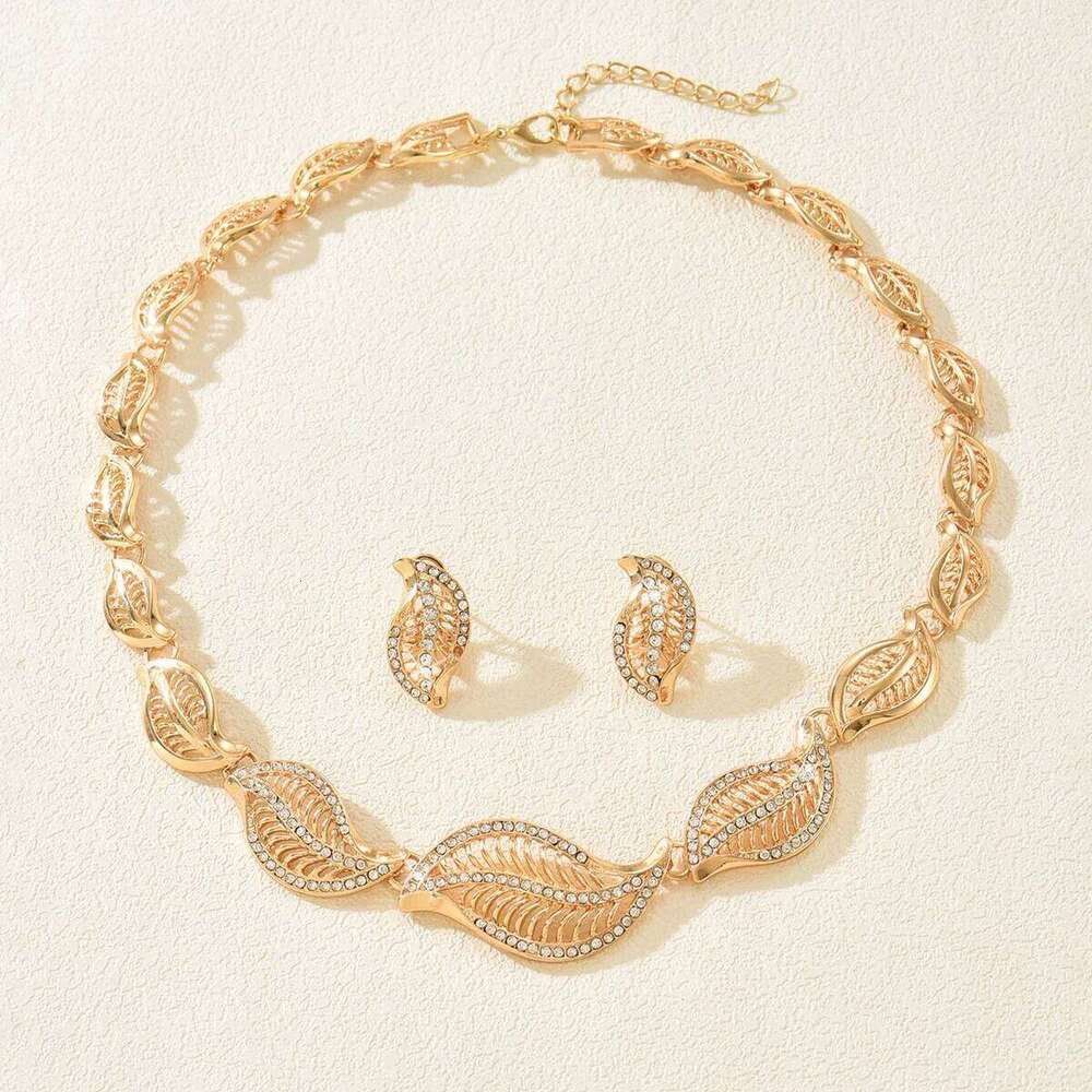 Gentle French style simple and atmospheric sparkling necklace earrings two-piece set with a hundred matching accessories Z260313