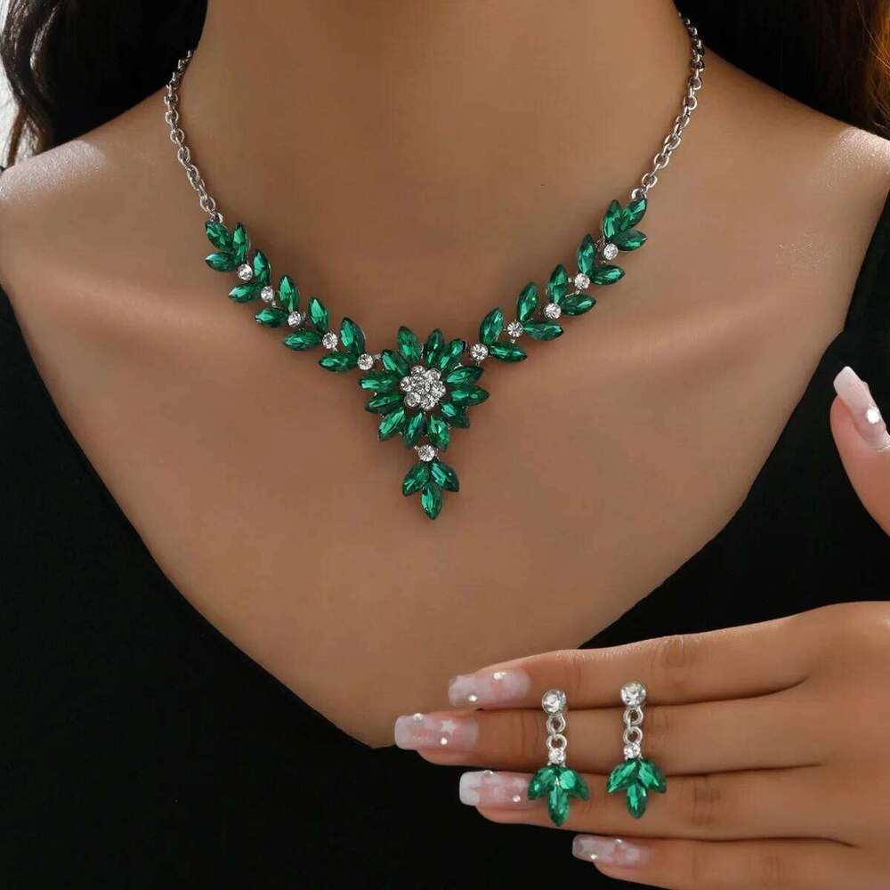 3pcs fashionable women's jewelry set with crystal contrasting flower necklace earrings and evening dress accessories Z260313