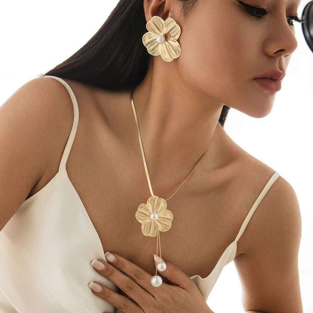 KunJoe 2Pcs Elegant Gold Color Flower Pendant Necklace Earring for Women Luxury Imitation Pearl Jewelry Set Neck Decoration Z260313