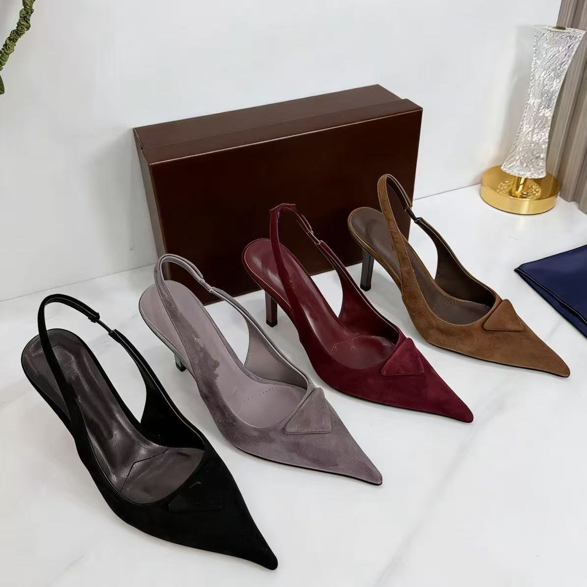 Slingback Heels in Metallic Leather Women Designer Sandals Pointed Triangle Decoration 5cm Kitten Heels Sandal for Classics Black White with Leather Sole Evening