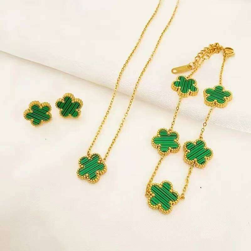 3-Piece of Plum Blossom Five-Leaf Flower Necklace Bracelet Women's Gift Jewelry Set for Parties Z260313