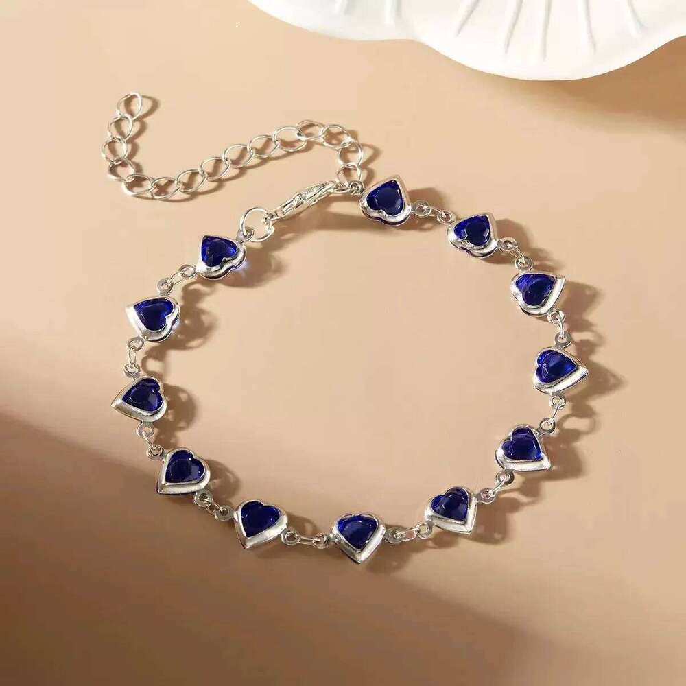This Exquisite Bohemian Candy-Colored Heart-Shaped Crystal Ladies Bracelet is a Perfect Holiday Gift For Mothers And Wives Z260313