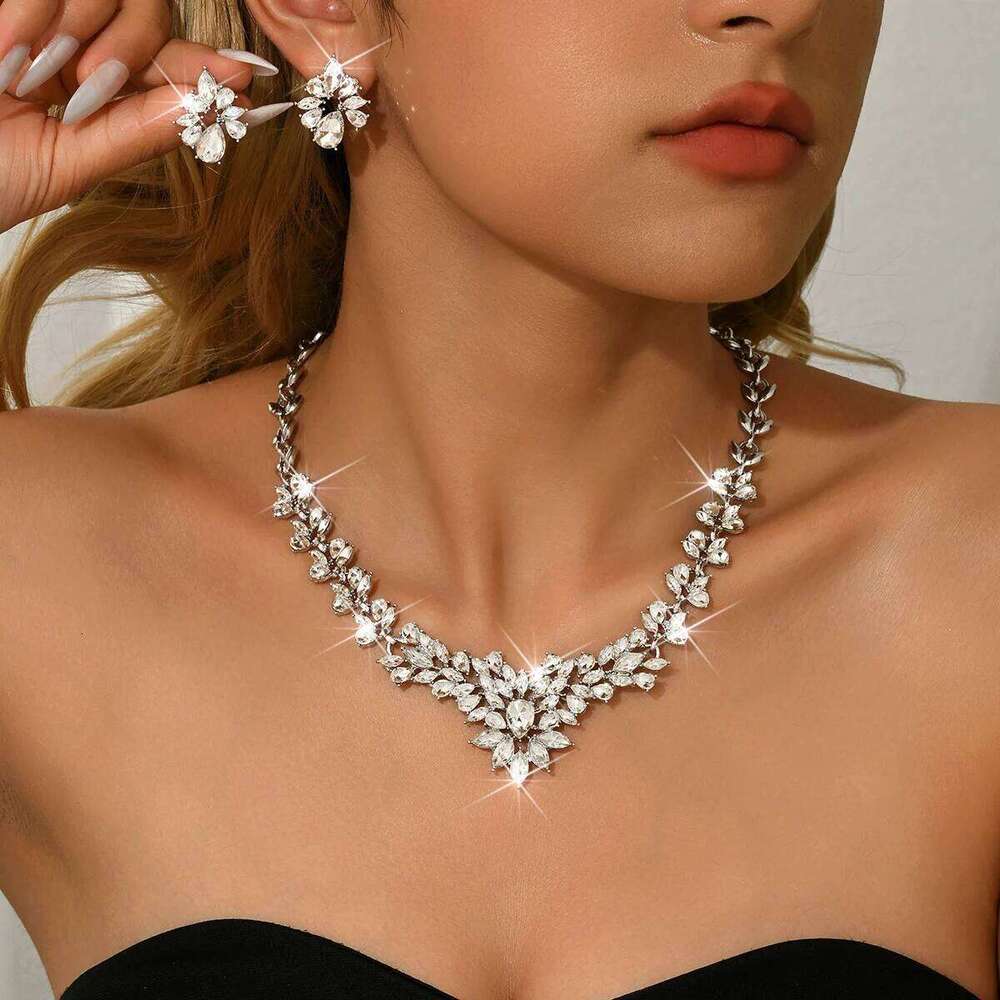 Cross border new bride two-piece with simple flower crystal necklace and earring set wholesale by female manufacturer Z260313