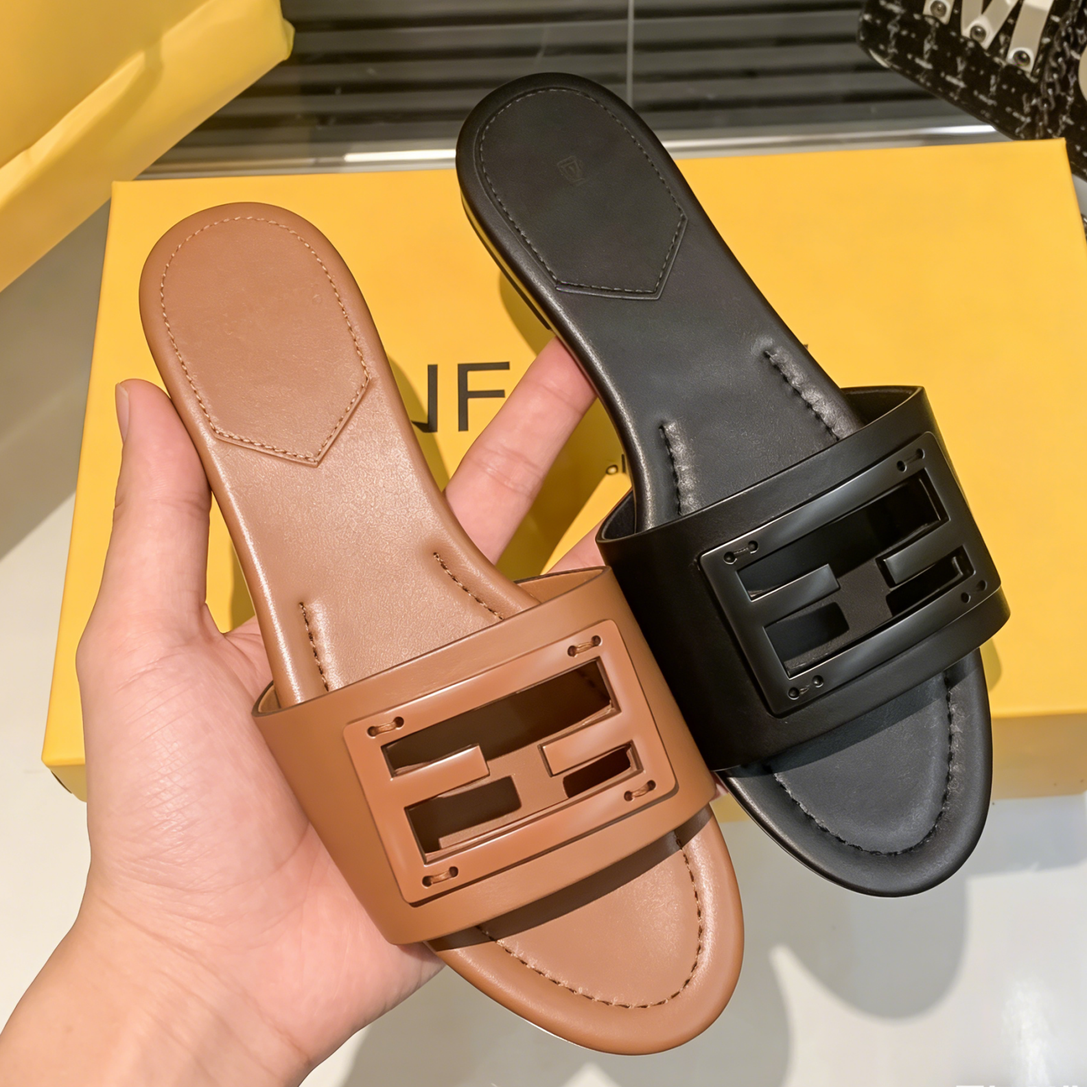 Designer Interlocking Slide Sandals For Women Luxury Beach Slippers Summer Outdoor Comfortable Flat Shoes EU35-42
