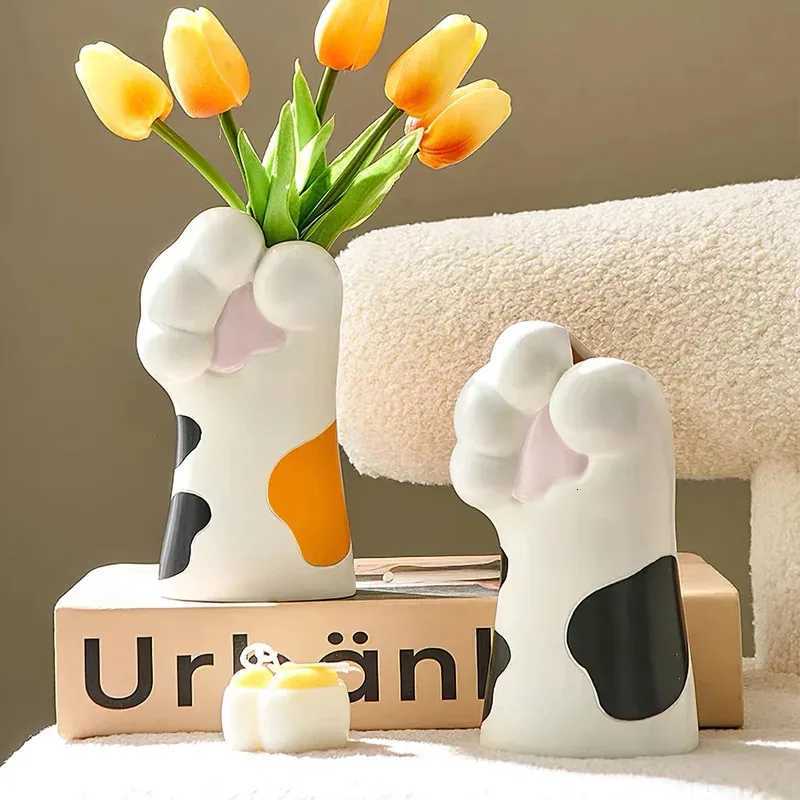 Cats Paw Resin Vase Ceramic Flower Pot Suitable for Desktop Flower Arrangement Pen Holder Makeup Brush Storage Y260314