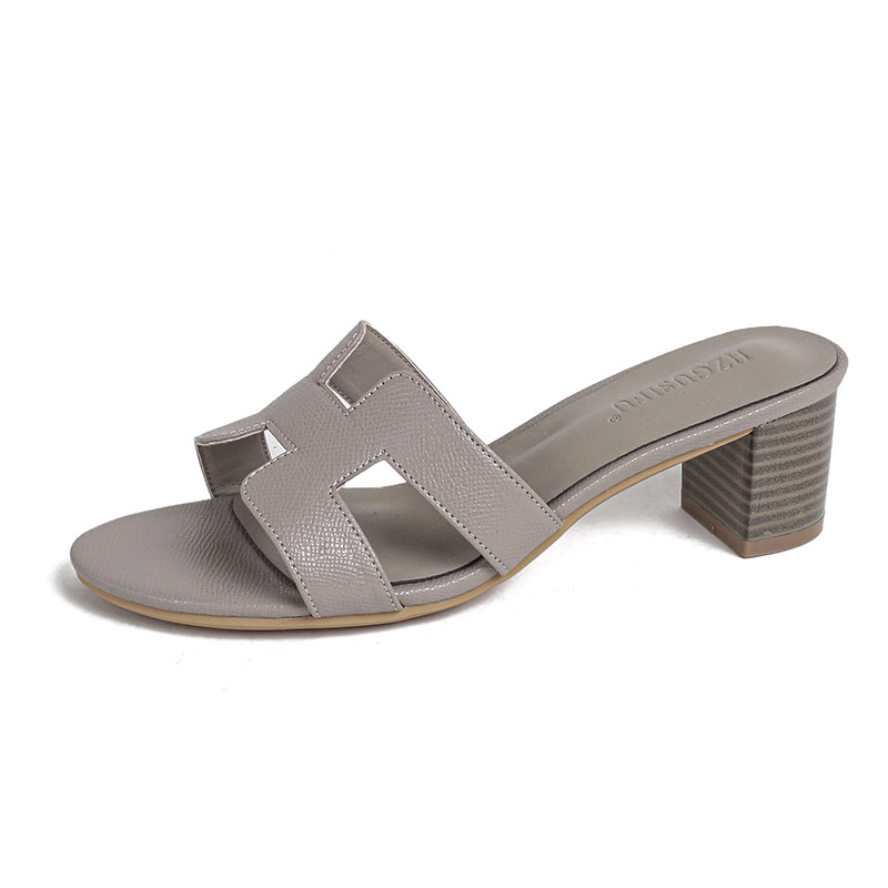 HZGUSIFU Free Shipping 2026 Summer New Casual Fashion Designer Flat Slippers Fashion Versatile Classic Beach Shoes for Women