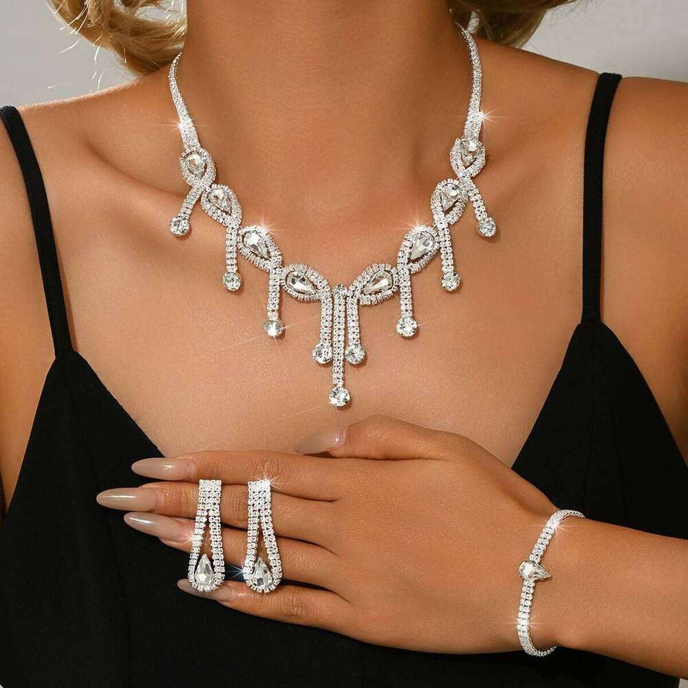 Bestselling exaggerated high-end Korean version full diamond retro necklace bracelet three piece set Z260313