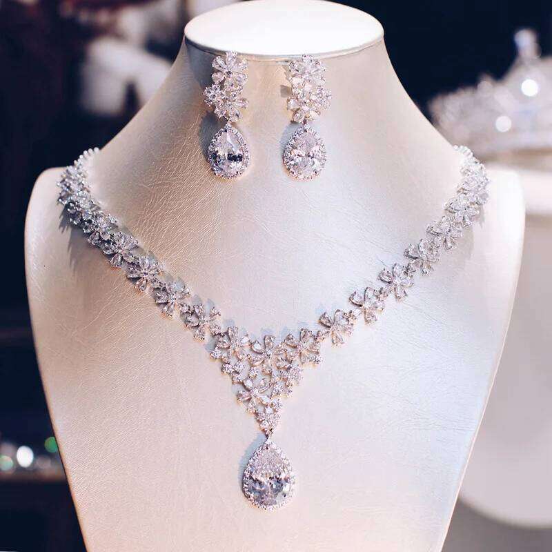 2Pcs Imitation Moissanite Diamond Jewelry New Weeding Luxury Flower Pendant Necklace Female Earrings Set Gift to Woman Z260313