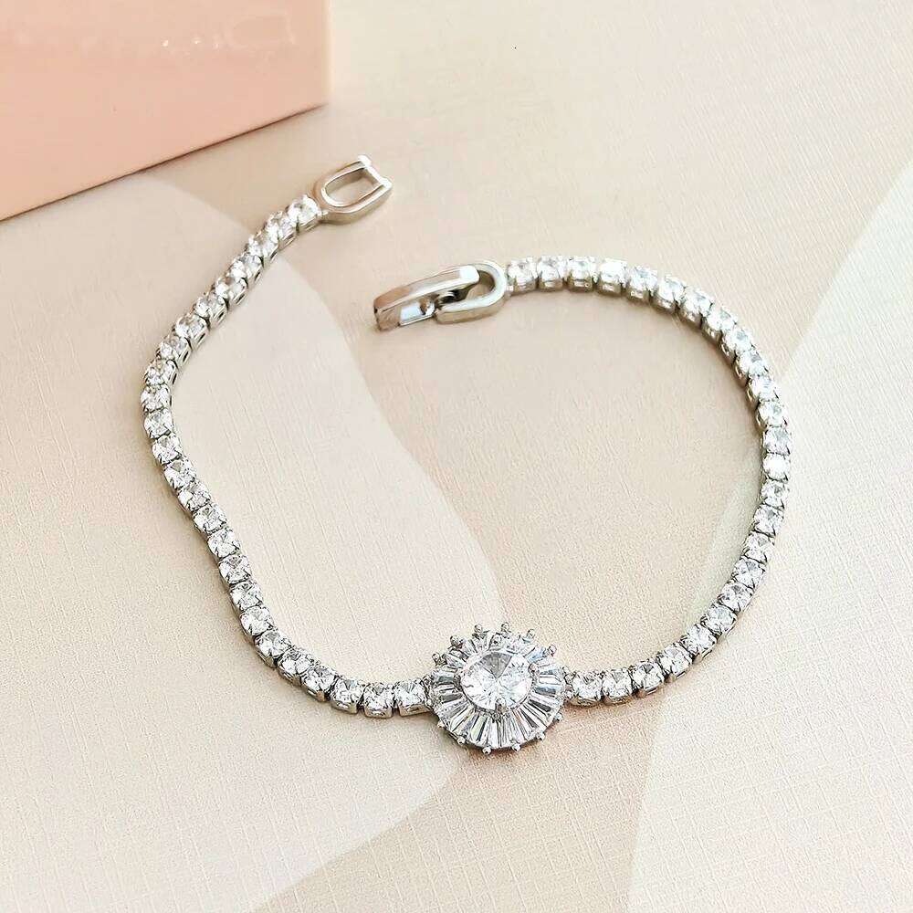 Light Luxury Exquisite Retro Silver Shiny Hollow Out Versatile Women's Anniversary Banquet Jewelry Free Shipping Items S8423 Z260313