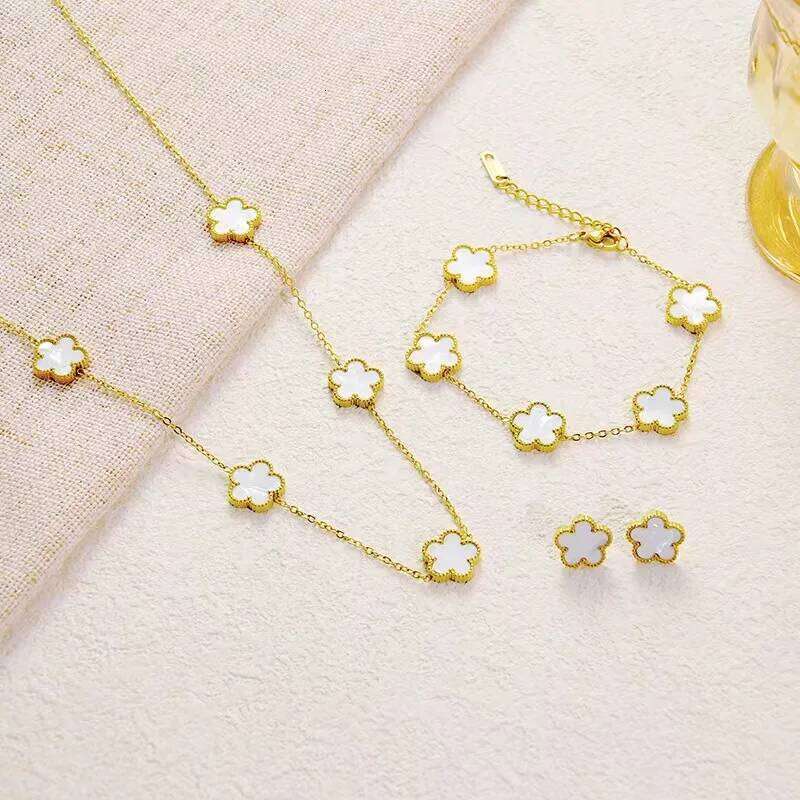 3-Piece of Plum Blossom Five-Leaf Flower Necklace Bracelet Women's Gift Jewelry Set for Parties Z260313