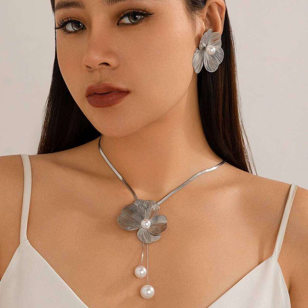 VEYA Romantic Flower Petal Imitation Pearl Pendant Choker Necklace Stud Earrings Women Trendy Kpop Snake Chain Jewelry Set Z260313