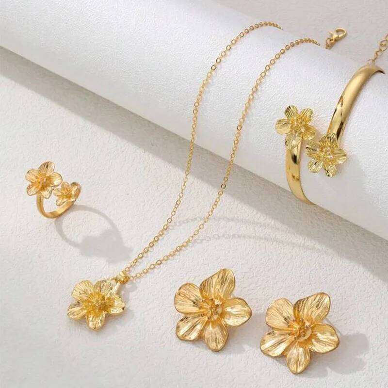 New Elegant Personality Five-Petal Flower Stud Earrings Pendant Rings Necklace Bracelets Four-Piece Set Stylish Charm Jewerly Z260313