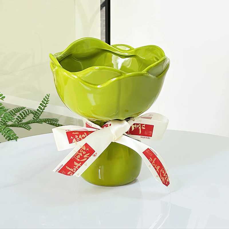 Rose Flower Shaped Ceramic Vase Exquisite Desk Decoration Vase for Floral Bouquet Wedding Gift Small Vase with Ribbon Y260314