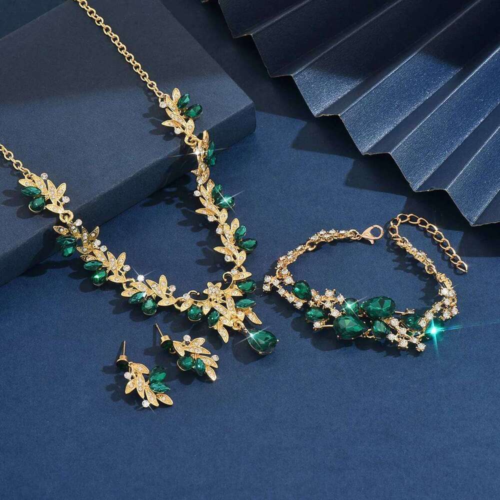 A 4-piece set of fashionable exquisite alloy diamond-encrusted, green crystal pendant, necklace, earrings and bracelet, ladi Z260313