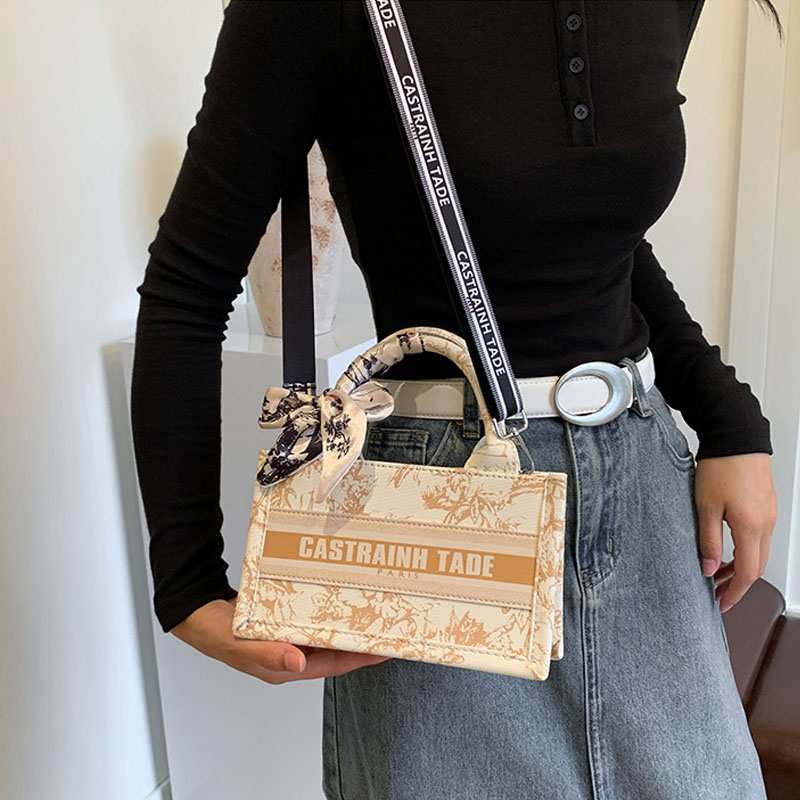 Luxury Flower Pattern Tote Bag For Women Large Capacity Elegant Commute Handbag Mother Bag