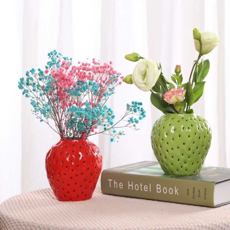 Cute strawberry vase resin vase room flower arrangement accessories fruit pot flower pot home decoration accessories Y260314