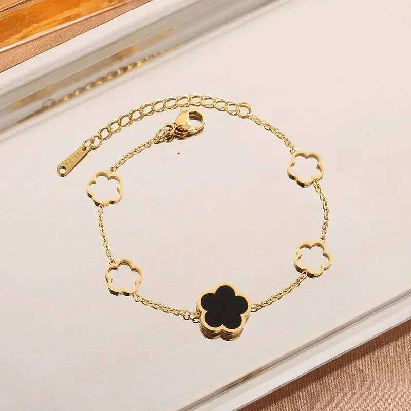 Classic Five-leaf Flower Series Bracelet For Women Fashion Personalized Daily Accessory Party Jewelry Birthday Anniversary Gifts Z260313