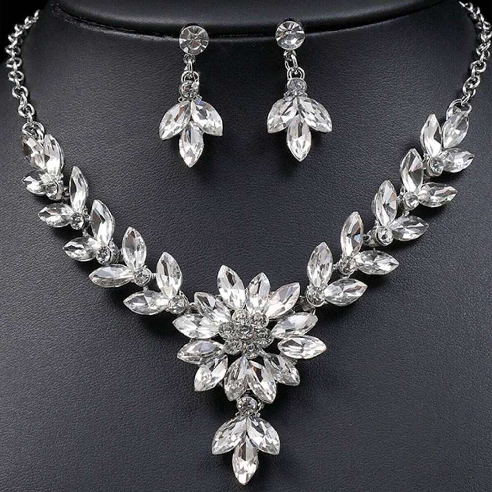 3pcs fashionable women's jewelry set with crystal contrasting flower necklace earrings and evening dress accessories Z260313