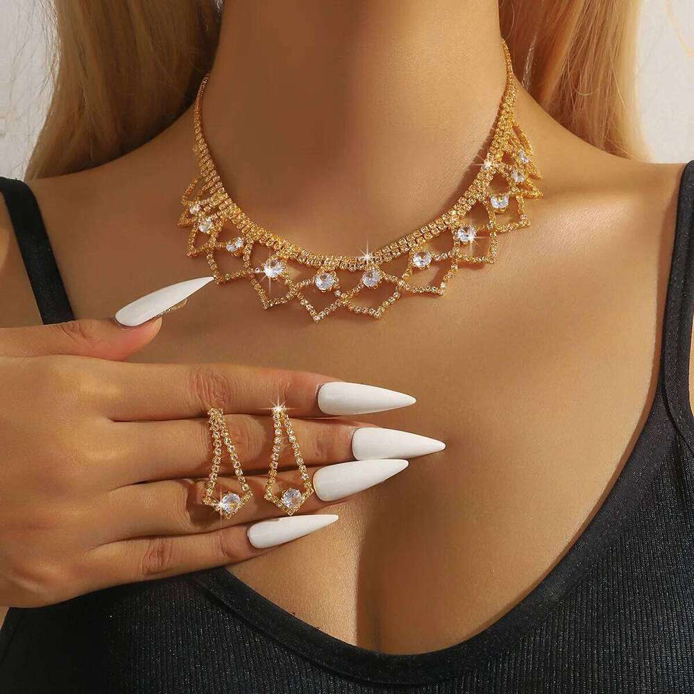 Ladies' temperament, super sparkling geometric hollow design, jewelry set suitable for weddings, gatherings, and holiday gifts Z260313