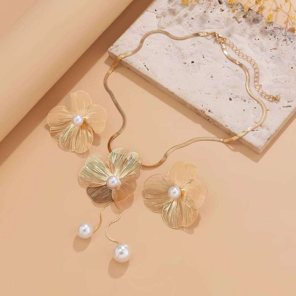 VEYA Romantic Flower Petal Imitation Pearl Pendant Choker Necklace Stud Earrings Women Trendy Kpop Snake Chain Jewelry Set Z260313