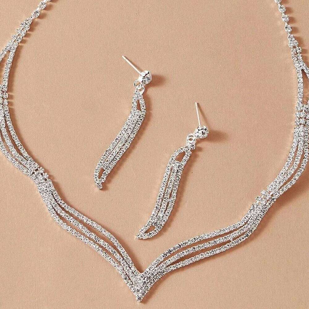 Women's fashion design jewelry set, simple and versatile, light luxury style, sparkling accessories Z260313