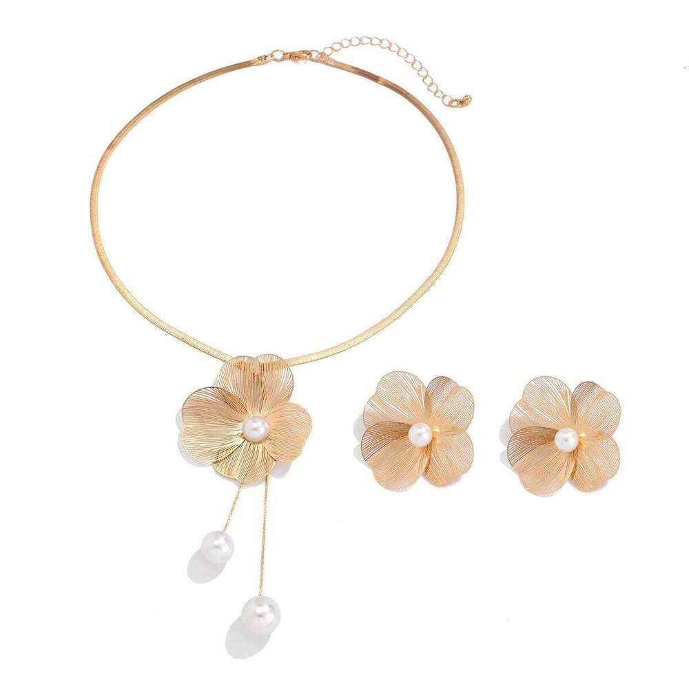 VEYA Romantic Flower Petal Imitation Pearl Pendant Choker Necklace Stud Earrings Women Trendy Kpop Snake Chain Jewelry Set Z260313