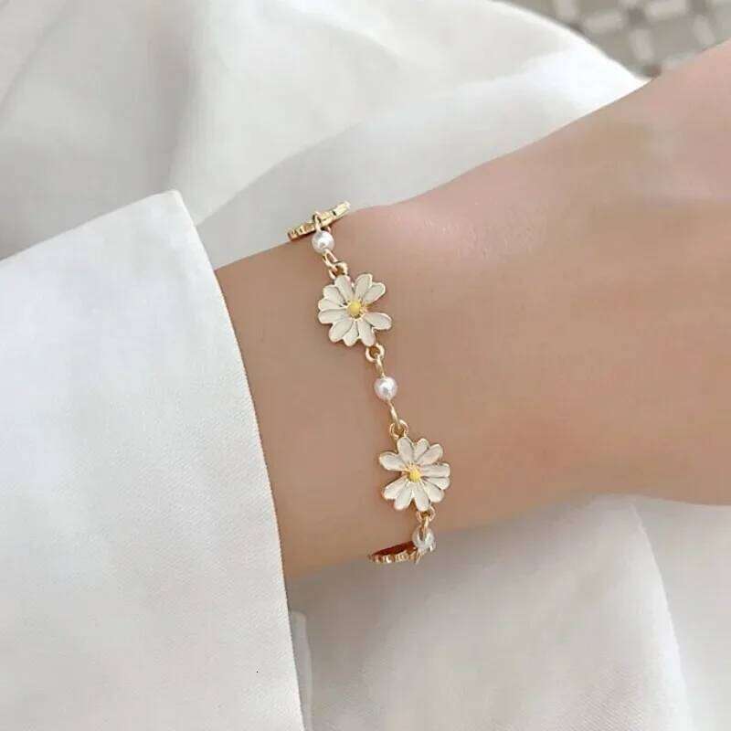 Fashion Classic Daisy Pearl Pendant Bracelets for Women Charm Gold Color Stainless Steel Chains Bangles Luxury Jewelry Accessory Z260313