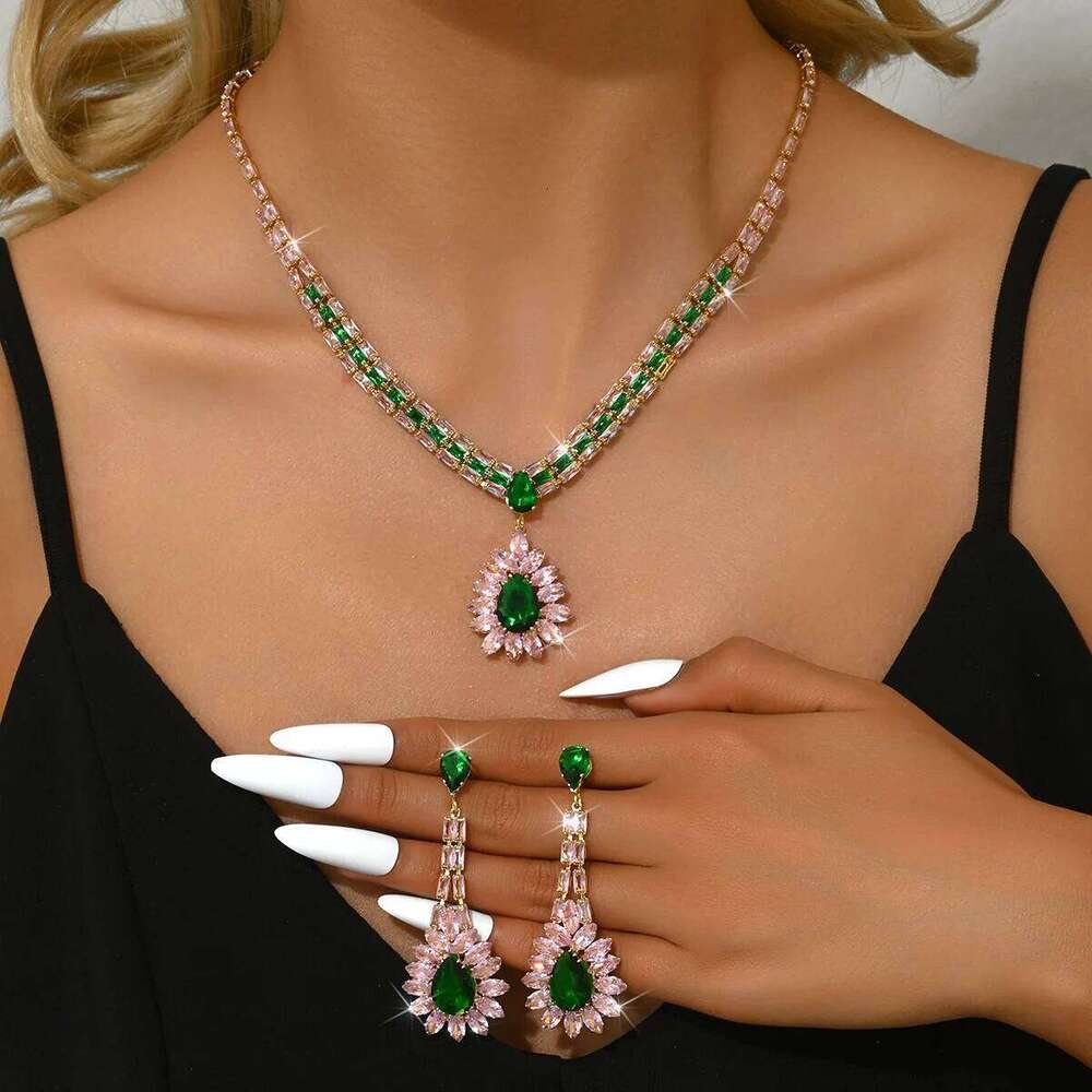 Women's Fashion Zircon Super Sparkling Water Drop Set, Luxurious Design and High End Jewelry for Women Z260313