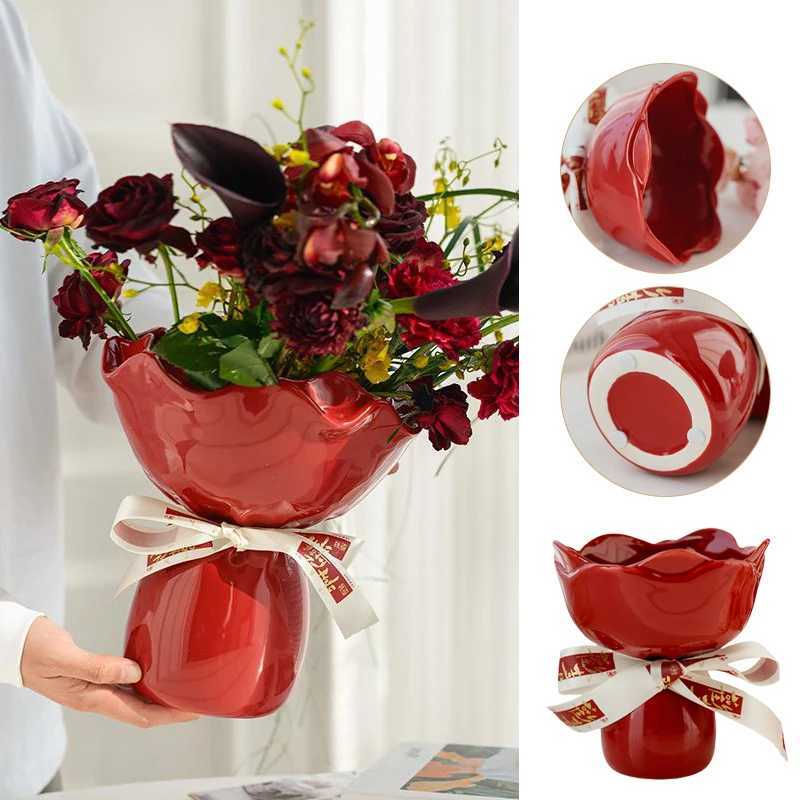 Rose Flower Shaped Ceramic Vase Exquisite Desk Decoration Vase for Floral Bouquet Wedding Gift Small Vase with Ribbon Y260314